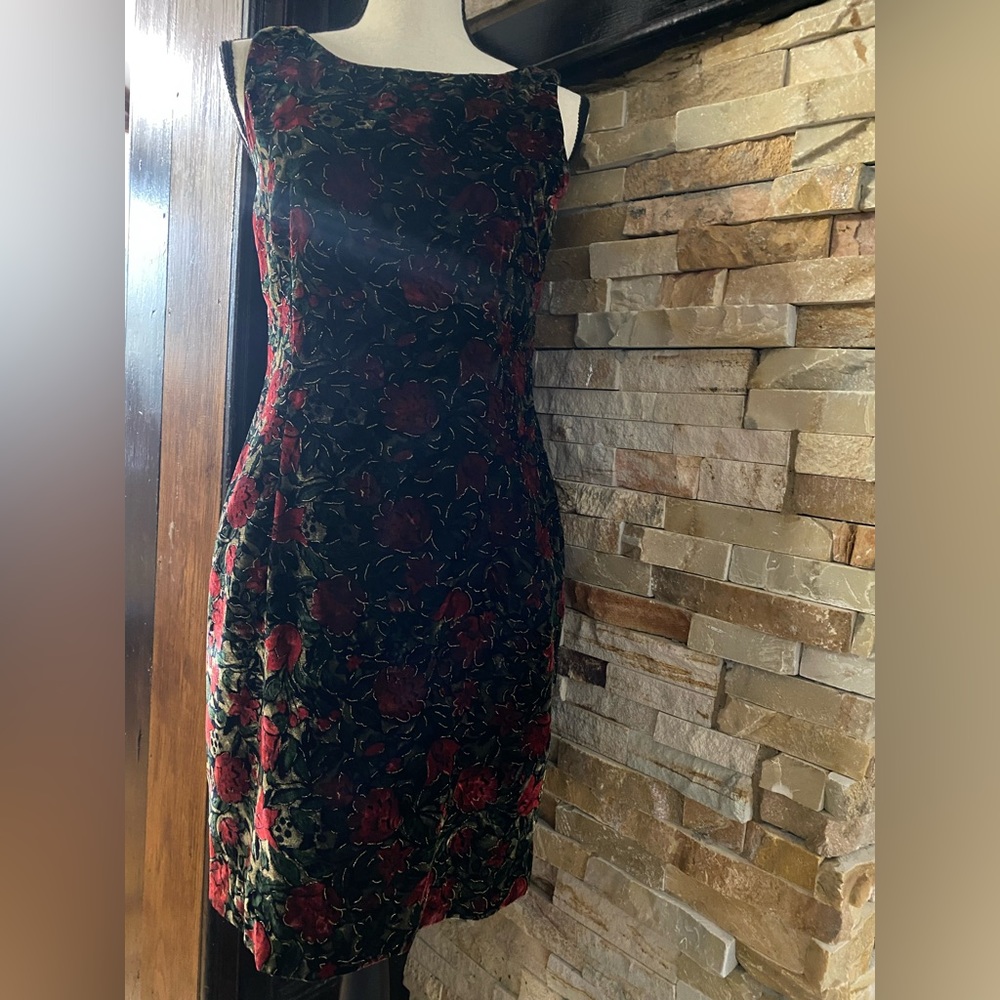 Vintage rose print fitted dress